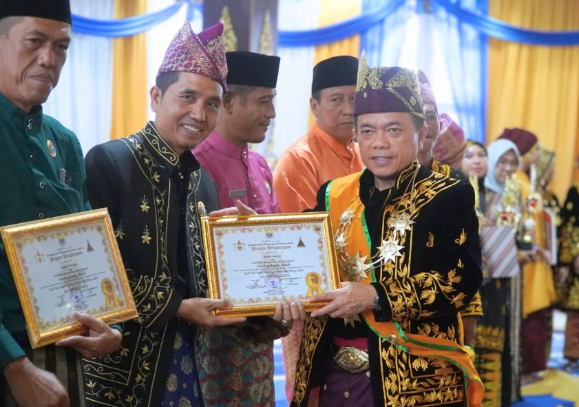 Puncak Hari Adat Melayu Jambi 2026, Gubernur Al Haris Ajak Masyarakat Perkuat Jati Diri dan Lestarikan Adat Melayu Jambi Puncak Hari Adat Melayu Jambi 2026, Gubernur Al Haris Ajak Masyarakat Perkuat Jati Diri dan Lestarikan Adat Melayu Jambi