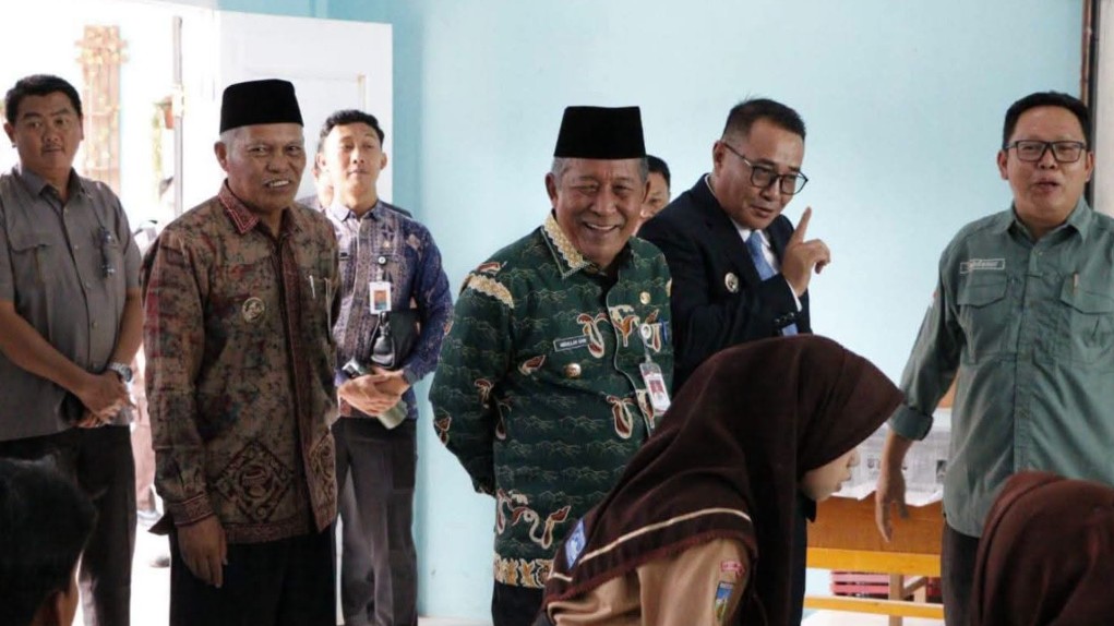 Wagub Abdullah Sani Tinjau SPMB di SMAN 2 Sungai Penuh Wagub Abdullah Sani Tinjau SPMB di SMAN 2 Sungai Penuh