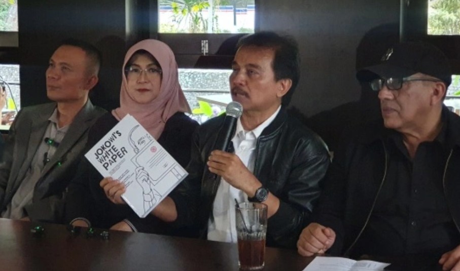 Polda Metro Jaya Tangkap Roy Suryo dan dr Tifa Polda Metro Jaya Tangkap Roy Suryo dan dr Tifa