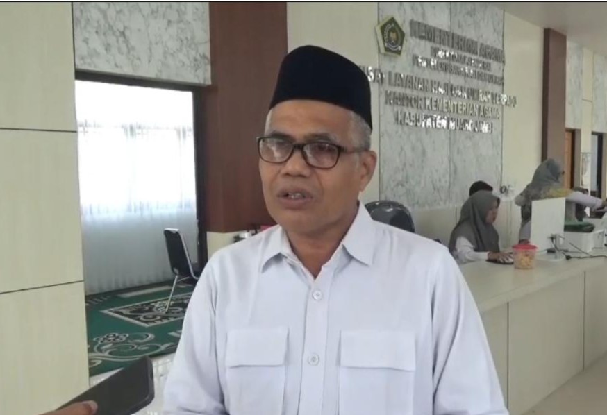 Air Zam-zam Jamaah Haji Muaro Jambi Tiba Lebih Awal, 155 Kemasan Siap Dibagikan ke Keluarga Air Zam-zam Jamaah Haji Muaro Jambi Tiba Lebih Awal, 155 Kemasan Siap Dibagikan ke Keluarga