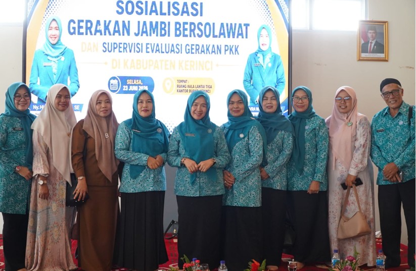 Sosialisasikan Gerakan Jambi Bersholawat di Kerinci, Hesti Haris: Jadikan Sholawat Energi Positif dalam Mendidik Generasi Berakhlak Sosialisasikan Gerakan Jambi Bersholawat di Kerinci, Hesti Haris: Jadikan Sholawat Energi Positif dalam Mendidik Generasi Berakhlak