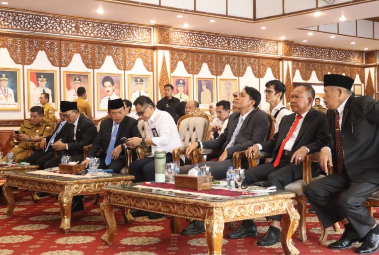 Gubernur Al Haris: Program IJD Bukti Komitmen Membangun Infrastruktur Guna Tingkatkan Konektivitas Antar Wilayah Gubernur Al Haris: Program IJD Bukti Komitmen Membangun Infrastruktur Guna Tingkatkan Konektivitas Antar Wilayah