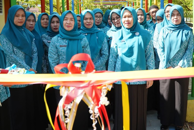 Hj. Hesti Haris Resmikan Rumah Dilan TP PKK Kabupaten Kerinci dan Dukung UMKM di Taman Wisata Air Panas Semurup Hj. Hesti Haris Resmikan Rumah Dilan TP PKK Kabupaten Kerinci dan Dukung UMKM di Taman Wisata Air Panas Semurup