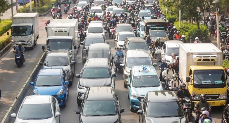 Ini Cara Jitu Hemat BBM Saat Terjebak Macet yang Wajib Dicoba Pengendara