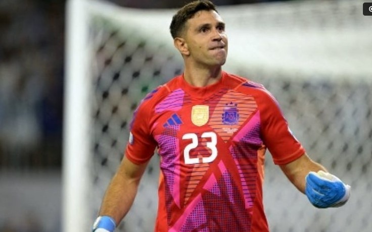 Viral! Penampakan Jari Patah Emiliano Martinez Bikin Fans Argentina Panik, Tetap Siap Lawan Tanjung Verde di Piala Dunia 2026