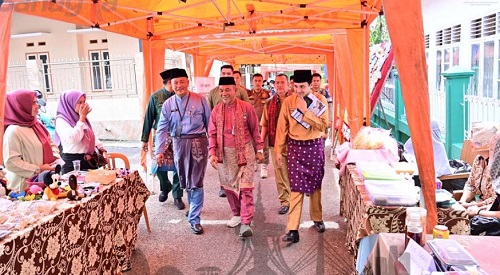 wawako diza hazra aljosha dampingi tim provinsi verifikasi lapangan di mayang mangurai wawako diza hazra aljosha dampingi tim provinsi verifikasi lapangan di mayang mangurai
