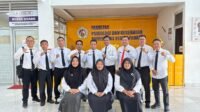 Tahap selanjutnya berupa pengukuran kompetensi bidang melalui penulisan makalah dan wawancara yang akan dilaksanakan pada 16–17 Juli 2026 di Aula Hotel Ratu Duo, Komplek Mall Kapuk, Jalan M. Husni Thamrin No. 18, Kebun Jahe, Kecamatan Jelutung, Kota Jambi. Tahap selanjutnya berupa pengukuran kompetensi bidang melalui penulisan makalah dan wawancara yang akan dilaksanakan pada 16–17 Juli 2026 di Aula Hotel Ratu Duo, Komplek Mall Kapuk, Jalan M. Husni Thamrin No. 18, Kebun Jahe, Kecamatan Jelutung, Kota Jambi.
