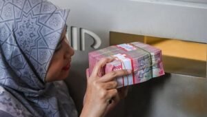 kurs rupiah anjlok parah tembus rp18.075 per dolar as pagi ini