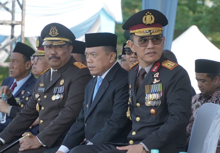 Gubernur Al Haris Hadiri Upacara Hari Bhayangkara ke-80, Apresiasi Pengabdian Polri untuk Bangsa dan Daerah Gubernur Al Haris Hadiri Upacara Hari Bhayangkara ke-80, Apresiasi Pengabdian Polri untuk Bangsa dan Daerah