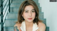 Awkarin Buka Suara soal Hanania Travel, Serahkan Uang ke Polisi Demi Korban Awkarin Buka Suara soal Hanania Travel, Serahkan Uang ke Polisi Demi Korban
