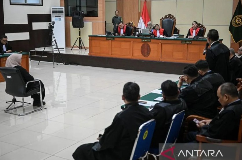 Kasus Ijazah Jokowi Masuk Babak Baru! Dokter Tifa Jalani Sidang Perdana dengan Dakwaan Berlapis Kasus Ijazah Jokowi Masuk Babak Baru! Dokter Tifa Jalani Sidang Perdana dengan Dakwaan Berlapis