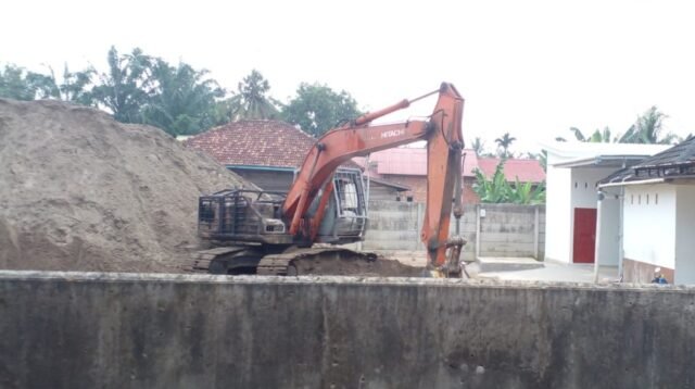 Warga Mengeluh, Stokpile Pasir Tetap Beroperasi: DLH Muaro Jambi Masih Tunggu Rekomendasi