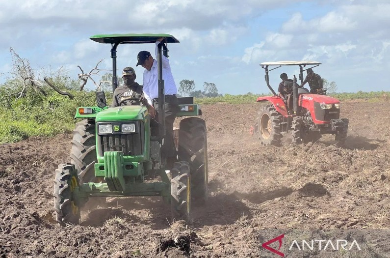 Mentan Amran Gaspol Bangun 137 Ribu Hektare Sawah di Papua, Target Swasembada Pangan Makin Dekat Mentan Amran Gaspol Bangun 137 Ribu Hektare Sawah di Papua, Target Swasembada Pangan Makin Dekat