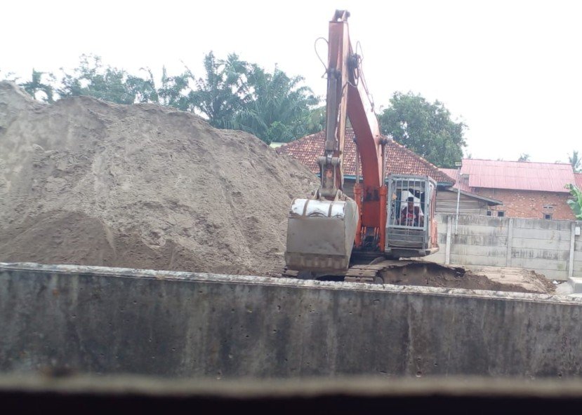Polemik Stokpile Pasir Penyengat Olak Berlanjut, DLH Muaro Jambi Gandeng Provinsi Turun ke Lokasi Polemik Stokpile Pasir Penyengat Olak Berlanjut, DLH Muaro Jambi Gandeng Provinsi Turun ke Lokasi