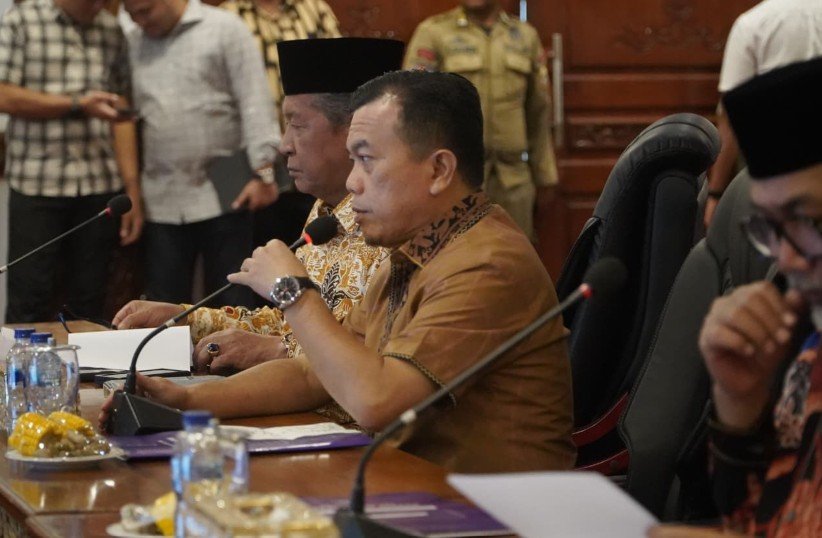 Gubernur Al Haris Pimpin Rapat Evaluasi Perkembangan Pelaksanaan Kegiatan Pembangunan Triwulan II TA 2026 Gubernur Al Haris Pimpin Rapat Evaluasi Perkembangan Pelaksanaan Kegiatan Pembangunan Triwulan II TA 2026