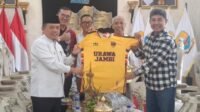 Dijadwalkan Buka Turnamen Urawa Cup VI di Stadion Swarna Bhumi, Gubernur Al Haris Siap Berlaga Lawan Tim Urawa Dijadwalkan Buka Turnamen Urawa Cup VI di Stadion Swarna Bhumi, Gubernur Al Haris Siap Berlaga Lawan Tim Urawa