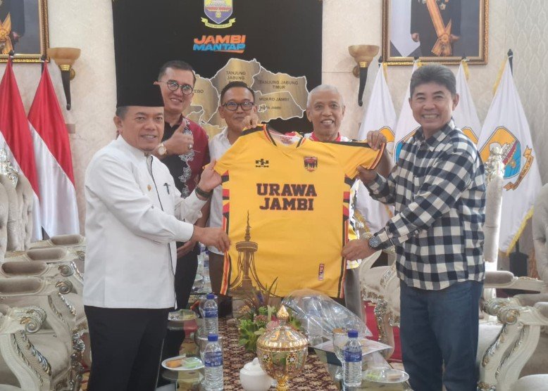 Dijadwalkan Buka Turnamen Urawa Cup VI di Stadion Swarna Bhumi, Gubernur Al Haris Siap Berlaga Lawan Tim Urawa Dijadwalkan Buka Turnamen Urawa Cup VI di Stadion Swarna Bhumi, Gubernur Al Haris Siap Berlaga Lawan Tim Urawa
