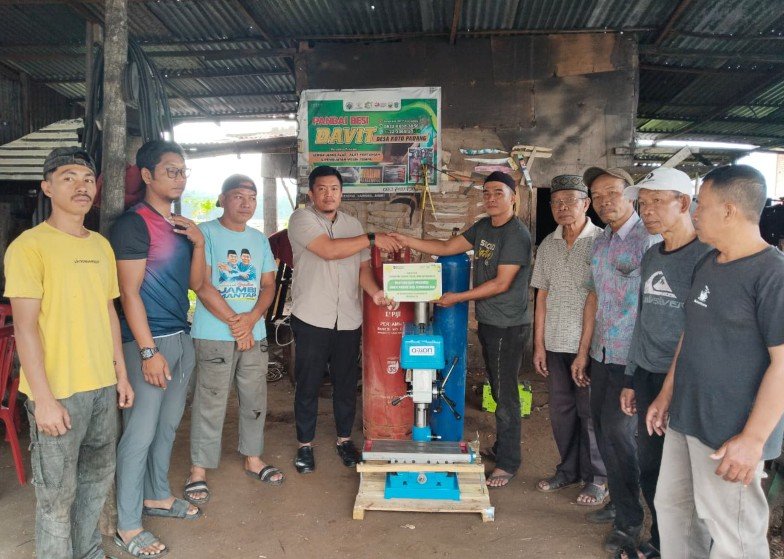 Dorong Kapasitas UMKM Pandai Besi, PTPN IV Regional IV Salurkan Mesin Canggih dan Legalitas Usaha di Sungai Penuh Dorong Kapasitas UMKM Pandai Besi, PTPN IV Regional IV Salurkan Mesin Canggih dan Legalitas Usaha di Sungai Penuh