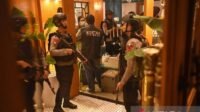 Tim Gabungan Geledah 12 Lokasi Kasus Dugaan Korupsi, Uang Miliaran dan Emas Jadi Sorotan Tim Gabungan Geledah 12 Lokasi Kasus Dugaan Korupsi, Uang Miliaran dan Emas Jadi Sorotan