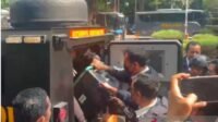Polisi Sita 74 Kg Emas Batangan dari Rumah Mewah di Bogor, Nilainya Capai Ratusan Miliar Polisi Sita 74 Kg Emas Batangan dari Rumah Mewah di Bogor, Nilainya Capai Ratusan Miliar