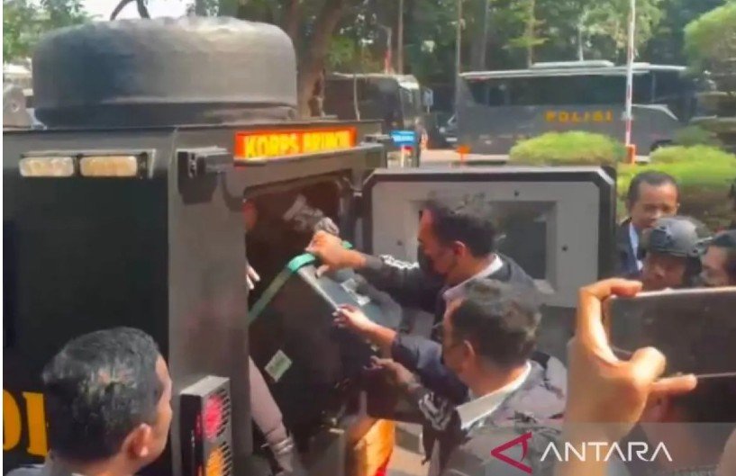 Polisi Sita 74 Kg Emas Batangan dari Rumah Mewah di Bogor, Nilainya Capai Ratusan Miliar Polisi Sita 74 Kg Emas Batangan dari Rumah Mewah di Bogor, Nilainya Capai Ratusan Miliar