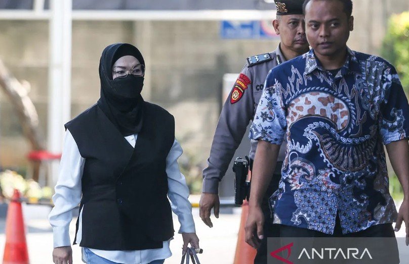 OTT KPK! Bupati Sukoharjo Terjaring, Total 18 Orang Diamankan OTT KPK! Bupati Sukoharjo Terjaring, Total 18 Orang Diamankan
