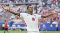 Jude Bellingham Cetak 2 Gol, Suporter Inggris Nyanyikan "Hey Jude" Usai Hancurkan Norwegia Jude Bellingham Cetak 2 Gol, Suporter Inggris Nyanyikan "Hey Jude" Usai Hancurkan Norwegia