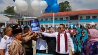 Pantau Pelaksanaan MPLS, Walikota Sungai Penuh Serahkan Seragam Gratis Siswa Baru Pantau Pelaksanaan MPLS, Walikota Sungai Penuh Serahkan Seragam Gratis Siswa Baru