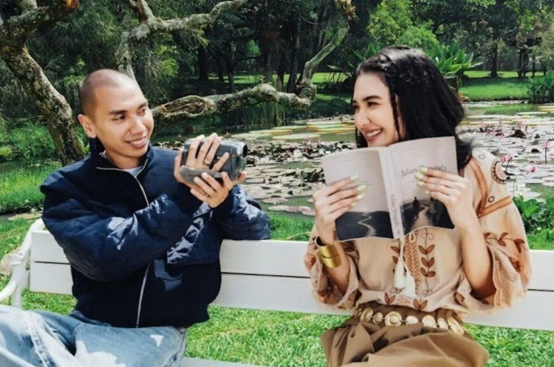 Mikha Tambayong Gandeng Rayi Putra Rilis 'Jalan Tengah', Liriknya Bikin Merinding
