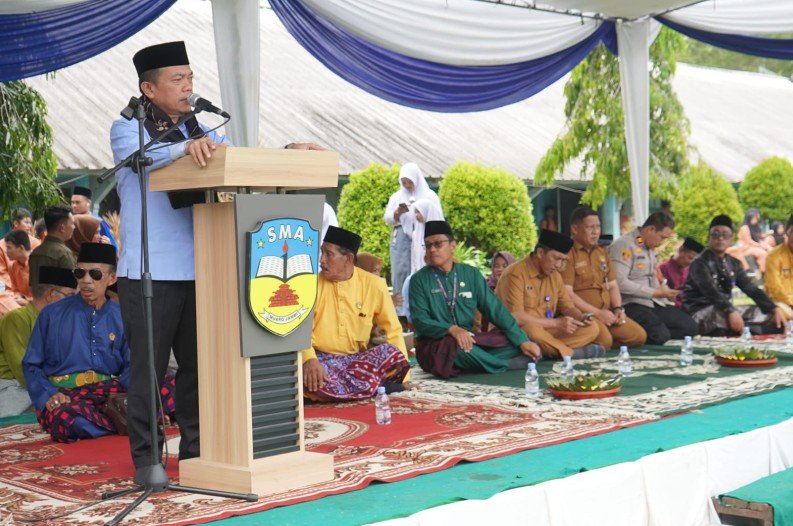 Gubernur Al Haris Apresiasi Penyerahan Murid Baru Secara Adat Melayu Jambi di SMA Negeri 1 Muaro Jambi
