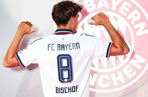 tom bischof resmi pilih nomor punggung 8 di bayern muenchen