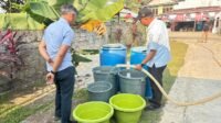 Keluhan warga Desa Kungkai, Kecamatan Bangko, Kabupaten Merangin, terkait kesulitan mendapatkan air bersih di tengah musim kemarau mendapat respons dari Pemerintah Kabupaten Merangin. Selasa (11/8/2026) Keluhan warga Desa Kungkai, Kecamatan Bangko, Kabupaten Merangin, terkait kesulitan mendapatkan air bersih di tengah musim kemarau mendapat respons dari Pemerintah Kabupaten Merangin. Selasa (11/8/2026)