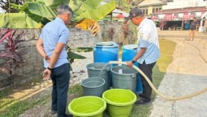 Keluhan warga Desa Kungkai, Kecamatan Bangko, Kabupaten Merangin, terkait kesulitan mendapatkan air bersih di tengah musim kemarau mendapat respons dari Pemerintah Kabupaten Merangin. Selasa (11/8/2026)