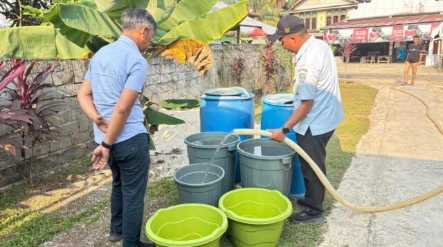Keluhan warga Desa Kungkai, Kecamatan Bangko, Kabupaten Merangin, terkait kesulitan mendapatkan air bersih di tengah musim kemarau mendapat respons dari Pemerintah Kabupaten Merangin. Selasa (11/8/2026)