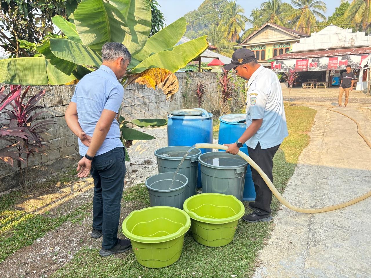 Keluhan warga Desa Kungkai, Kecamatan Bangko, Kabupaten Merangin, terkait kesulitan mendapatkan air bersih di tengah musim kemarau mendapat respons dari Pemerintah Kabupaten Merangin. Selasa (11/8/2026)
