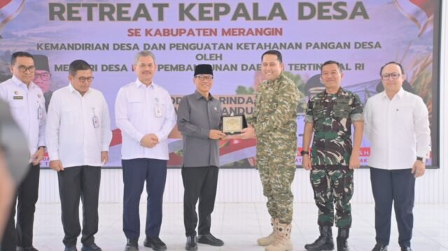 Pengumuman besar tersebut disampaikan langsung oleh Mendes PDTT di hadapan jajaran pemerintah daerah saat menghadiri Upacara Retreat Kepala Desa Kabupaten Merangin yang berlangsung di Dodikjur Rindam III Siliwangi, Bandung, Senin (24/8/2026).