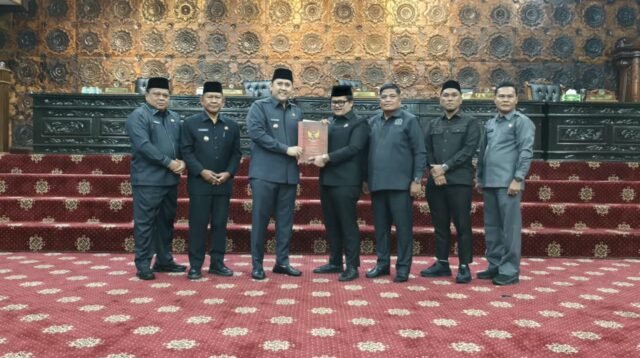 Dewan Perwakilan Rakyat Daerah (DPRD) Kabupaten Merangin bersama Pemerintah Kabupaten (Pemkab) Merangin secara resmi menandatangani Nota Kesepakatan Kebijakan Umum Anggaran (KUA) serta Prioritas dan Plafon Anggaran Sementara (PPAS) APBD Tahun Anggaran 2027.