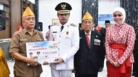 peringati hut ke 81 ri, pemkot jambi salurkan bantuan sosial sekaligus apresiasi putra daerah di paskibraka nasional