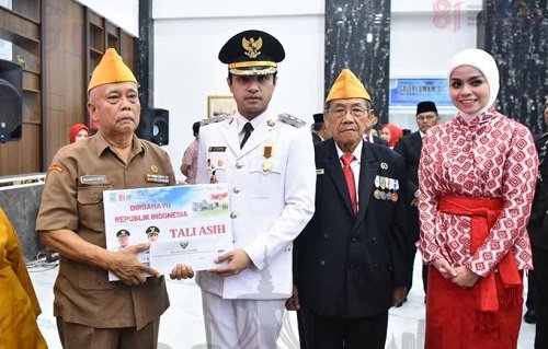 peringati hut ke 81 ri, pemkot jambi salurkan bantuan sosial sekaligus apresiasi putra daerah di paskibraka nasional