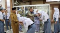 Walikota Sungai Penuh Lepas Pelajar Terbaik Sungai Penuh Bertugas di Tingkat Nasional dan Provinsi