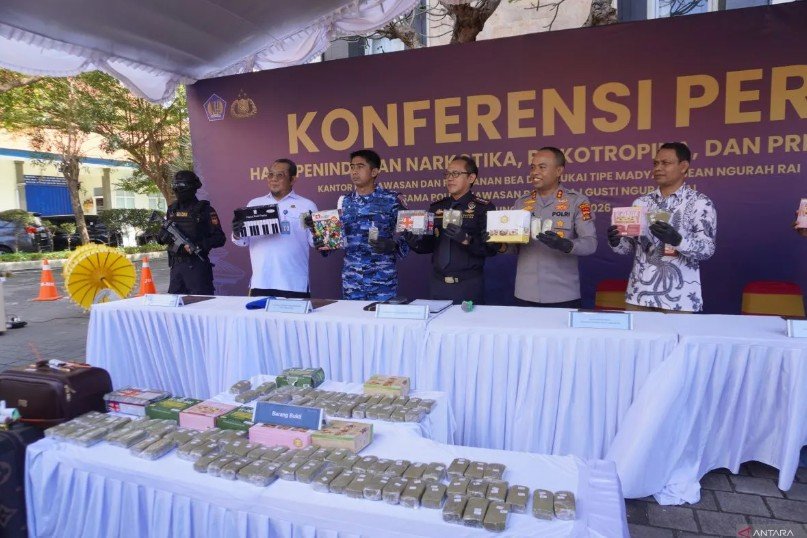 2 WNA Asal India Ditangkap, Seludupkan 10,1 Kg Ganja