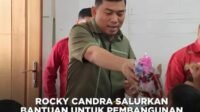 Rocky Candra Bawa Rp300 Juta Untuk SD Plus Muhammadiyah Sungai Penuh