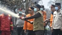 Bupati Muaro Jambi BBS Turun Langsung Padamkan Karhutla, Posko Dapur dan Kesehatan Dibuka