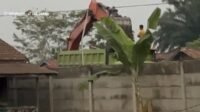 DLH Provinsi dan DLH Muaro Jambi Saling "Lempar", Terkait Konflik Stockpile Pasir di Penyengat Olak