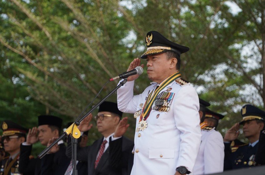 Pimpin Upacara HUT RI, Gubernur Al Haris Tegaskan Semangat Proklamasi Mengisi Kemerdekaan Bekerja untuk Indonesia