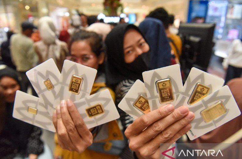 Hari Ini, Harga Emas Antam Turun