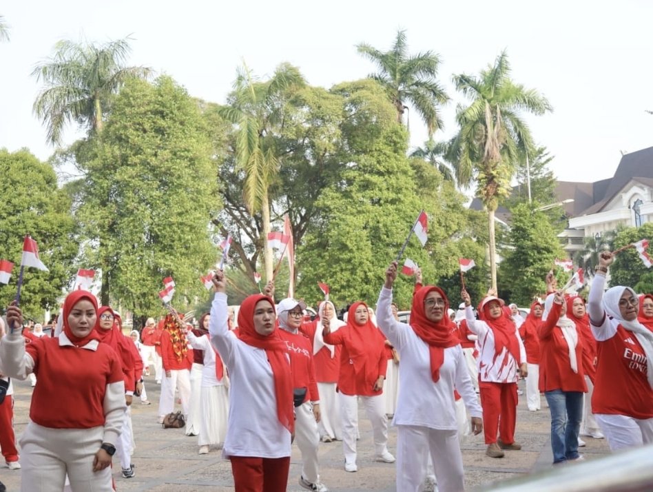 Semarak HUT ke-81 RI, DWP Provinsi Jambi Gelar Senam Bersama dan Gerakan Peduli Lingkungan