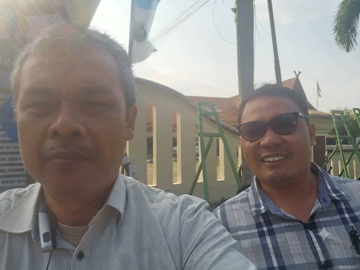 Sejumlah advokat dari Kantor Hukum Musri Nauli & Associates mendatangi Mapolres Merangin, Rabu sore (2/9/2026). Kedatangan mereka untuk memantau secara langsung perkembangan penanganan kasus dugaan penyerobotan lahan yang dilaporkan klien mereka, Mamay Muharram.