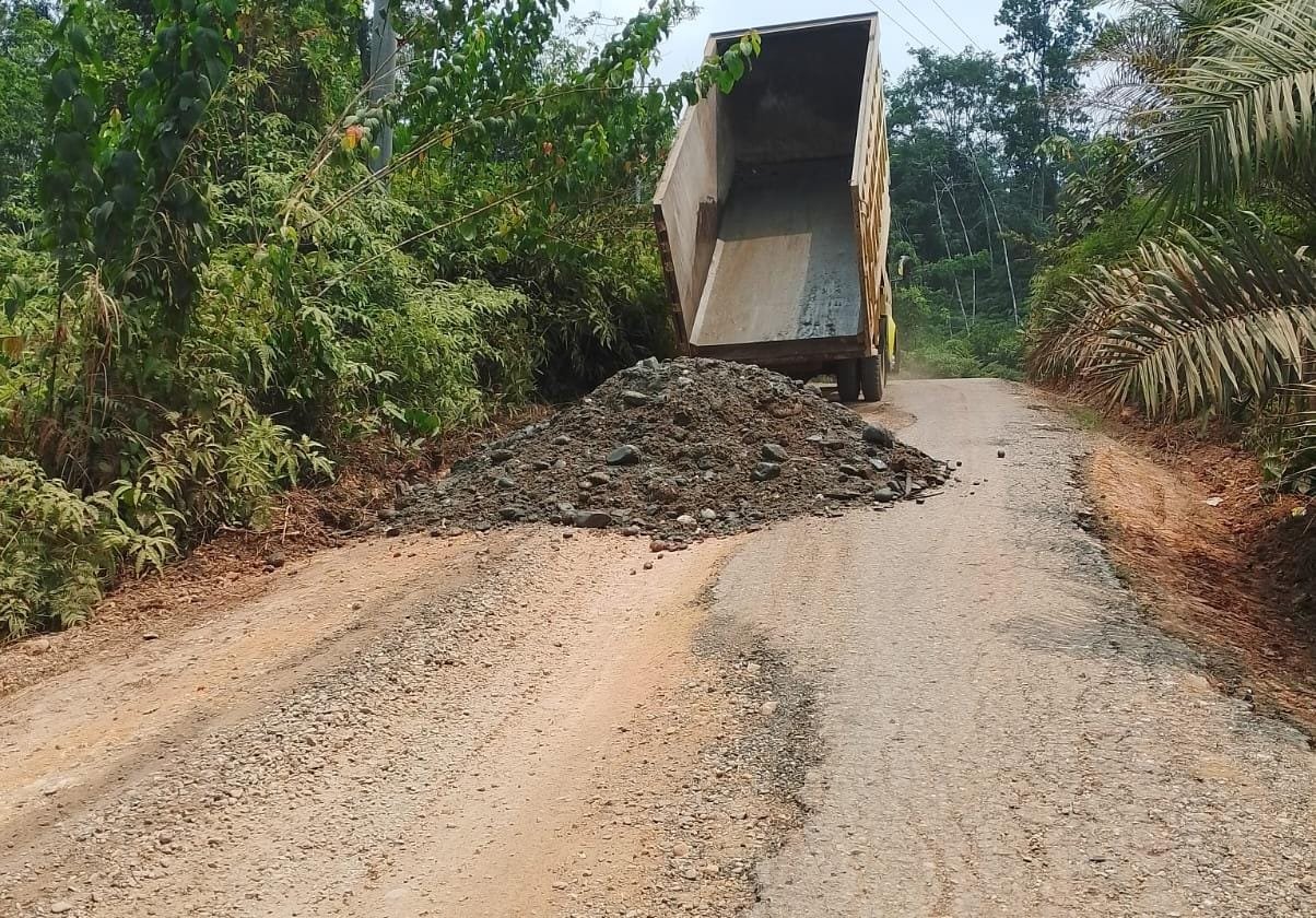 Masyarakat Kabupaten Merangin yang berdomisili di Desa Rasau Kecamatan Renah Pamenang dan Desa Selango Kecamatan Pamenang Selatan, berterimaksih kepada Bupati Merangin H M Syukur.
