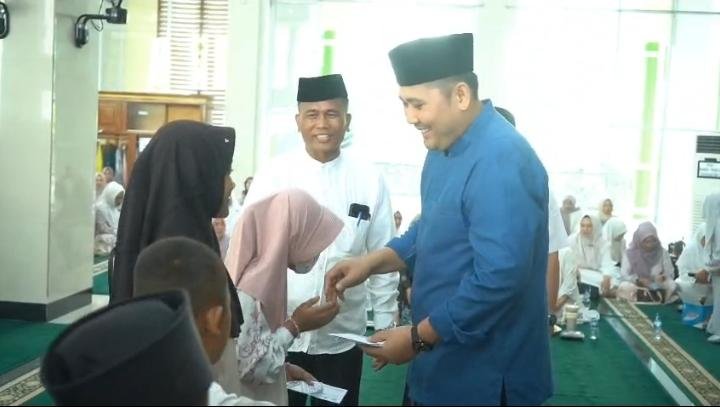Pemerintah Kabupaten Merangin menggelar peringatan Maulid Nabi Muhammad SAW 1448 H / 2026 M di Masjid Baitul Makmur, Kelurahan Dusun Bangko, Kamis (3/9/2026). 